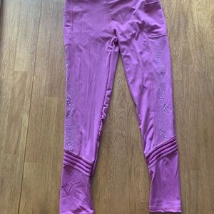 Woman’s leggings size L/XL Fit more like a S/M